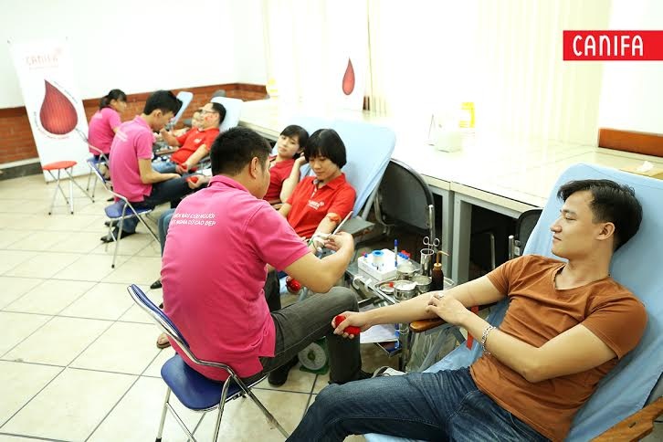 Ai cũng mong lọt qua vòng khám sức khỏe để được tham gia hiến máu