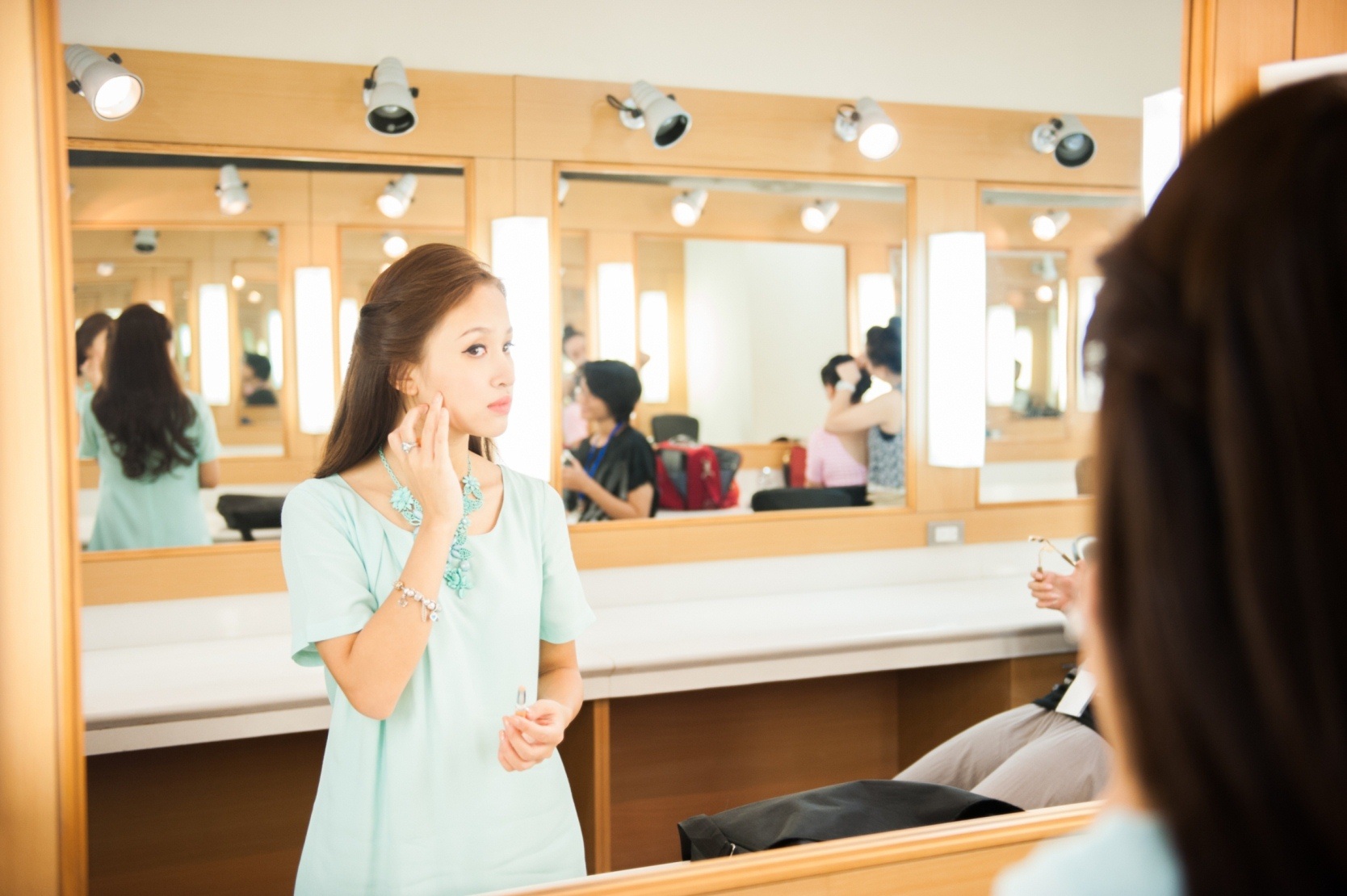 MC Thanh Vân bận rộn trước giờ Ghi Hình