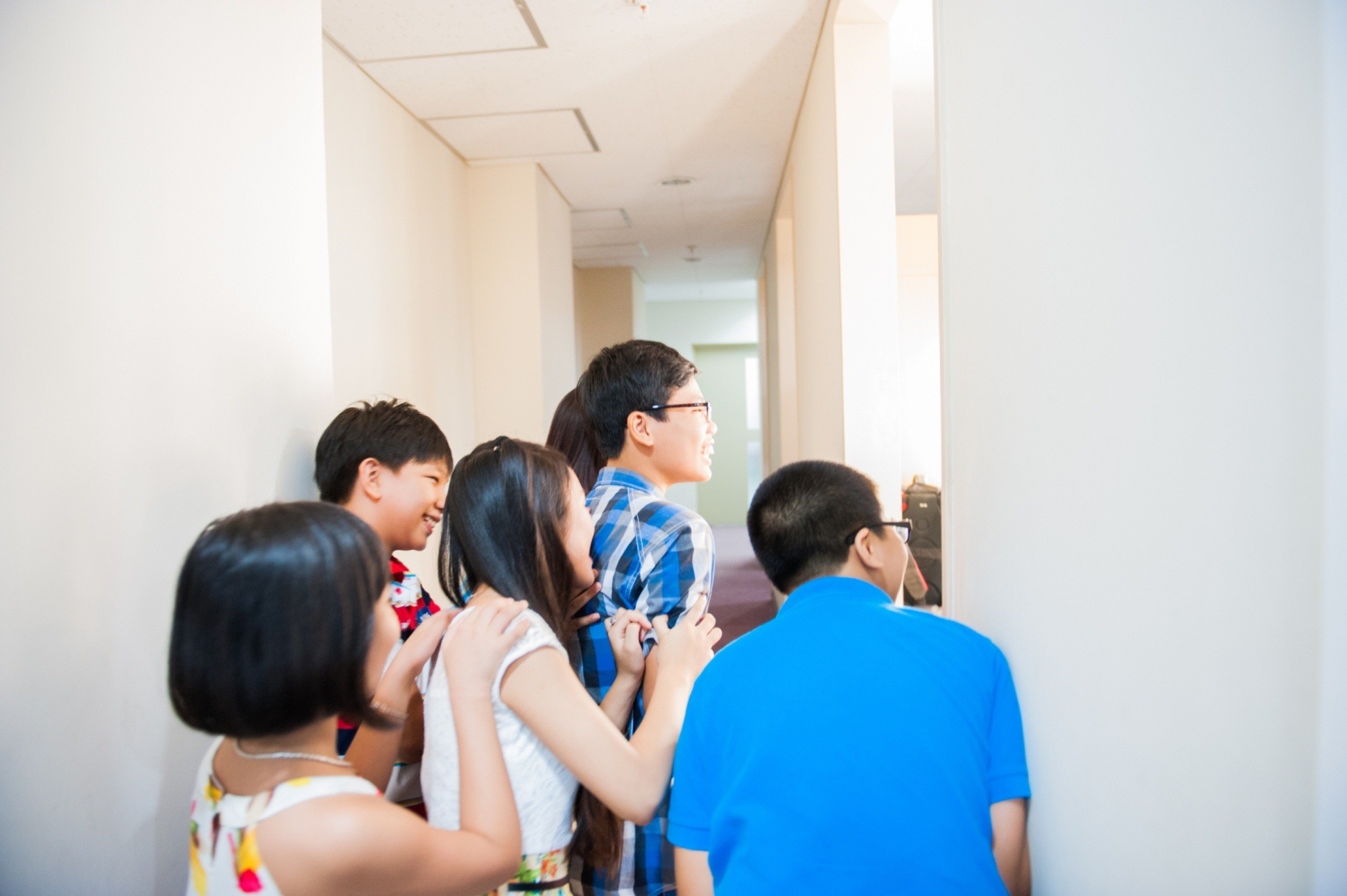 Các thí sinh nhí háo hức được nhìn thấy thần tượng MC Thanh Vân