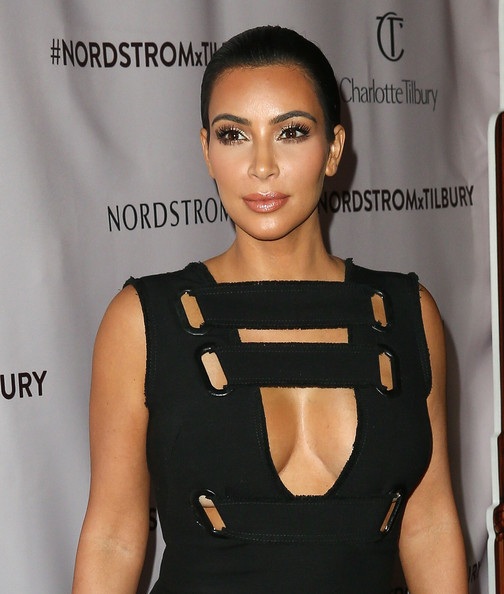 Cô Kim gợi cảm với váy bó sát - 5 Kim và ông xã Kanye West dự tuần lễ thời trang Paris