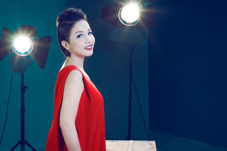 Mỹ Linh vừa thực hiện chùm ảnh mới nhân dịp chuẩn bị cho liveshow mới - Cảm xúc mùa thu