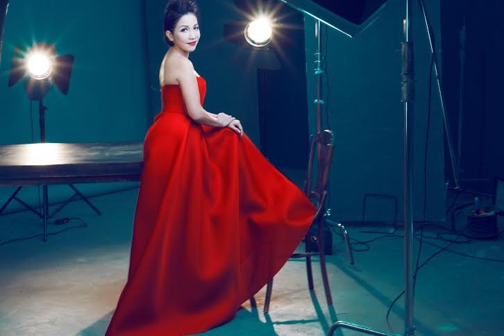 Mỹ Linh luôn tự tin với các trang phục của NTK Đỗ Mạnh Cường trên sân khấu và đời thường