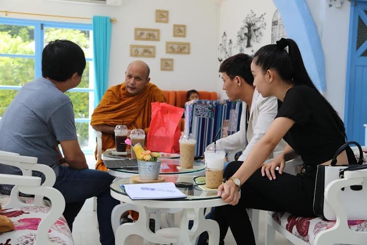 Troy Lê làm phim bom tấn tại Việt Nam - 3 Thăm văn phòng làm việc và Studio của Chakrit Songtorsrisakun – Người hỗ trợ dự án.