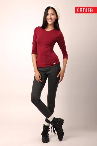 Đa phong cách cùng siêu mẫu Hoàng Thùy - 4 Những chiếc áo thun dài tay sắc màu đang rất hot tại cửa hàng Canifa toàn hệ thống