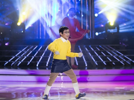 Mỹ Linh và Hồng Vân tranh giành bé Hàn Quốc gốc Việt - 3 KM