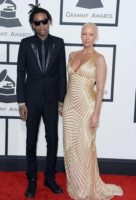 Người mẫu gợi cảm che hình xăm bằng lớp phấn dày - 3 VN