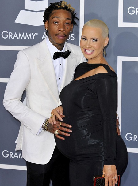 Người mẫu gợi cảm che hình xăm bằng lớp phấn dày - 4 VN