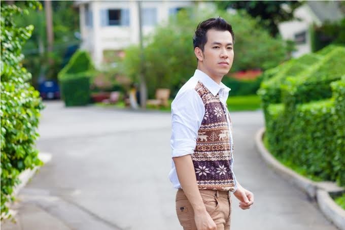 Hồ Trung Dũng: “Tôi không xem Quang Dũng làm hình mẫu” - 2 Vừa là giảng viên, vừa là ca sỹ, vậy anh thu xếp thời gian như thế nào cho cả hai công