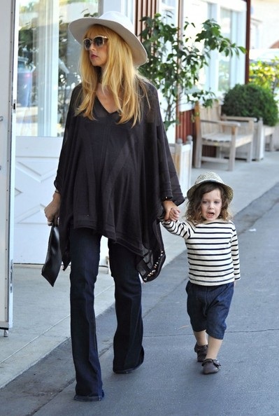 Rachel Zoe khi mang thai cận kề ngày sinh vẫn ra phố với giày cao gót.