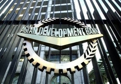 Việt Nam cần vay ADB gần 4 tỉ USD trong 3 năm tới - 1 ADB chê năng lực cạnh tranh của Việt Nam vẫn còn bị kìm kẹp.