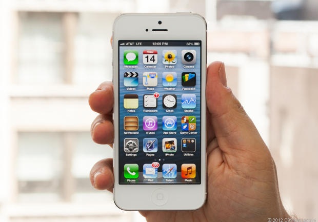 iPhone 5 chính hãng về Việt Nam thấp nhất 15 triệu đồng - 1 iPhone 5 dự kiến cháy hàng vào ngày mai, ngay trước dịp Giáng Sinh và Tết Dương lịch.