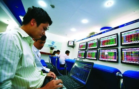 Gần 2.000 tỷ đồng đổ vào chứng khoán