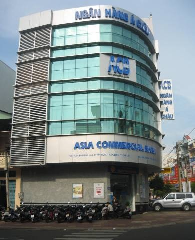 ACB: Năm 2012, tiền gửi giảm 17.000 tỷ đồng, nợ xấu tăng gần gấp 3 - 1 ACB đã trải qua một năm đầy biến động.