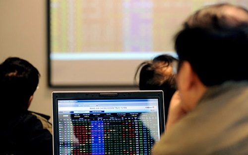 Thời điểm hiện tại, khá nhiều thông tin vĩ mô và vi mô sẽ tác động đến quyết định của nhà đầu tư.