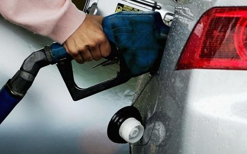 Chủ tịch Petrolimex: Giá xăng dầu là minh bạch nhất tại Việt Nam! - 1 Giá xăng dầu trong nước không minh bạch vì phụ thuộc giá thế giới!