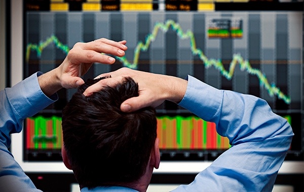 Dòng tiền giảm sút nghiêm trọng, VN-Index lao dốc gần 11 điểm - 1 Nếu bên bán không giữ được kiên nhẫn, dễ có làn sóng cắt lỗ xảy ra (Ảnh minh họa).