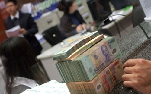 Doanh nghiệp niêm yết ôm nợ… hơn 10% GDP - 1 Doanh nghiệp ít vay vốn hoặc ít được vay hơn, song vẫn chìm ngập nợ nần.