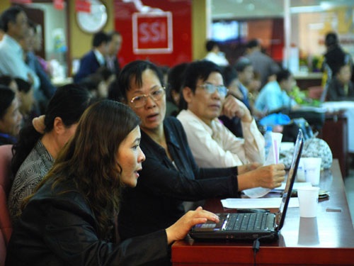 Cổ phiếu SHB giao dịch tăng đột biến phiên chiều - 1 Cổ phiếu SHB giao dịch tăng đột biến phiên chiều
