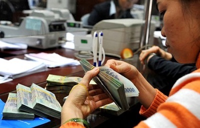 Thủ tướng yêu cầu giảm chênh lệch lãi suất huy động và cho vay - 1 Mức lãi suất cho vay vẫn đang cao gần gấp đôi so với trần lãi suất huy động.
