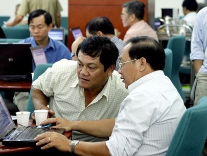 Dòng tiền trở lại chứng khoán, VN-Index vượt 511 điểm - 1 Nhà đầu tư trở lại với thị trường chứng khoán.