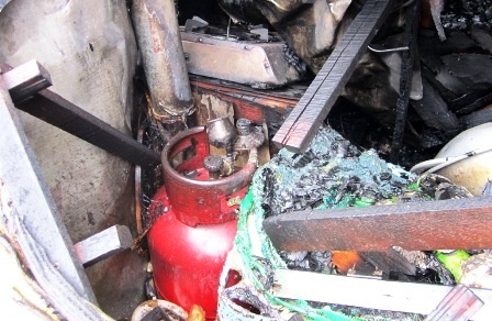 Dẹp gas “dởm”: Khó vì “đầu gấu” ngăn cản!