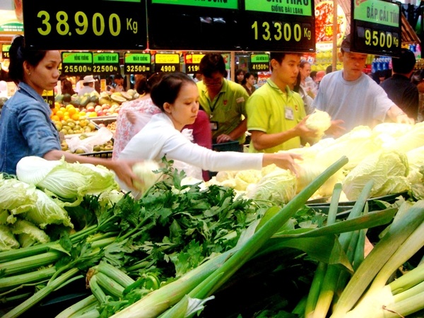Giảm phát tại 2 trung tâm kinh tế Hà Nội và TP.HCM - 1 Giá hàng hóa giảm tốc sau Tết Nguyên đán đã dẫn đến giảm phát tại hai thành phố lớn trong tháng 3.