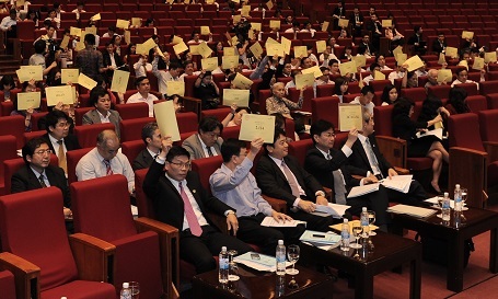 Tổng giám đốc Vietcombank: Sáp nhập ngân hàng là tất yếu - 1 Đại hội cổ đông Vietcombank bỏ phiếu thông qua các tờ trình của HĐQT.