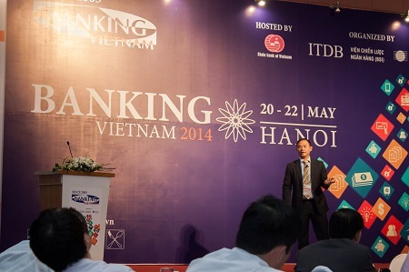 Xây dựng mô hình vận hành tối ưu cho hệ thống ngân hàng hiện đại - 1 Ông Trần Nhất Minh thuyết trình tại Hội thảo