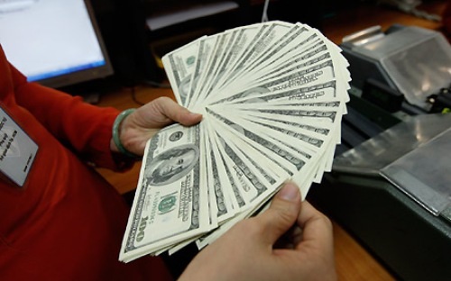 Việt Nam ảnh hưởng gì khi neo tỉ giá theo USD? - 2 Tỷ giá và cán cân thương mại tại Việt Nam ít thấy mối quan hệ chặt chẽ theo lý thuyết.
