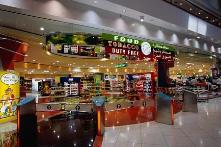 "Ông trùm hàng hiệu" chi đậm bước vào ngành dịch vụ hàng không - 1 Sasco Duty Free đã nâng tổng số sản phẩm kinh doanh lên 12.000 sản phẩm thương hiệu cao cấp.