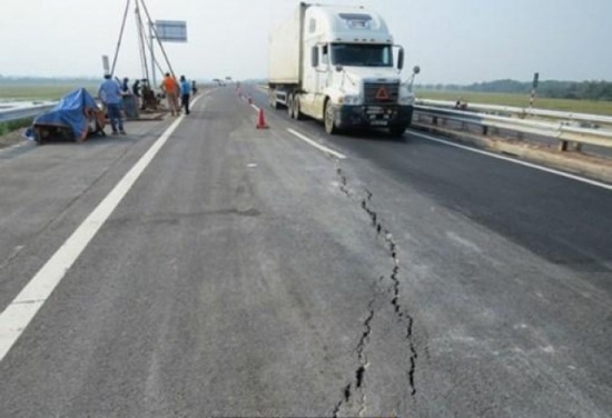 Vết nứt cao tốc Nội Bài - Lào Cai: Không có gì lạ!