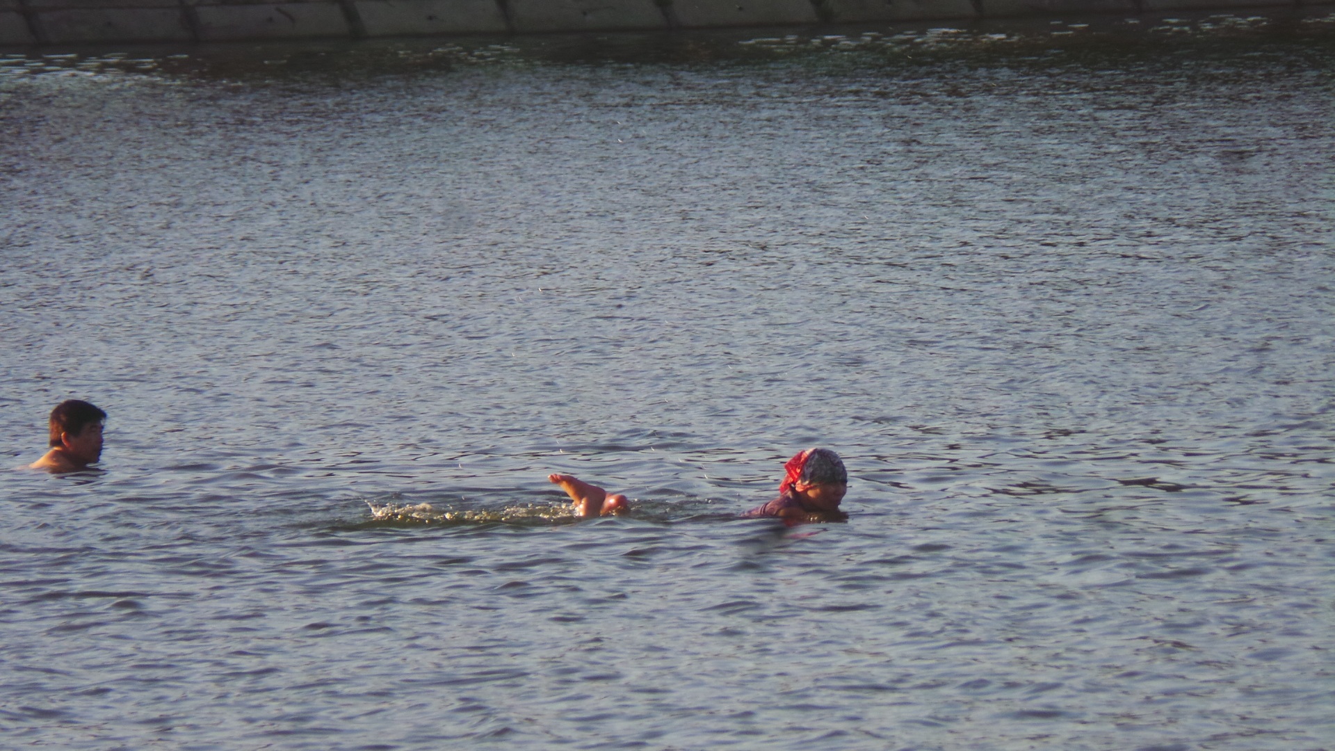 Hà Nội: Giỡn mặt với tử thần vì nắng nóng