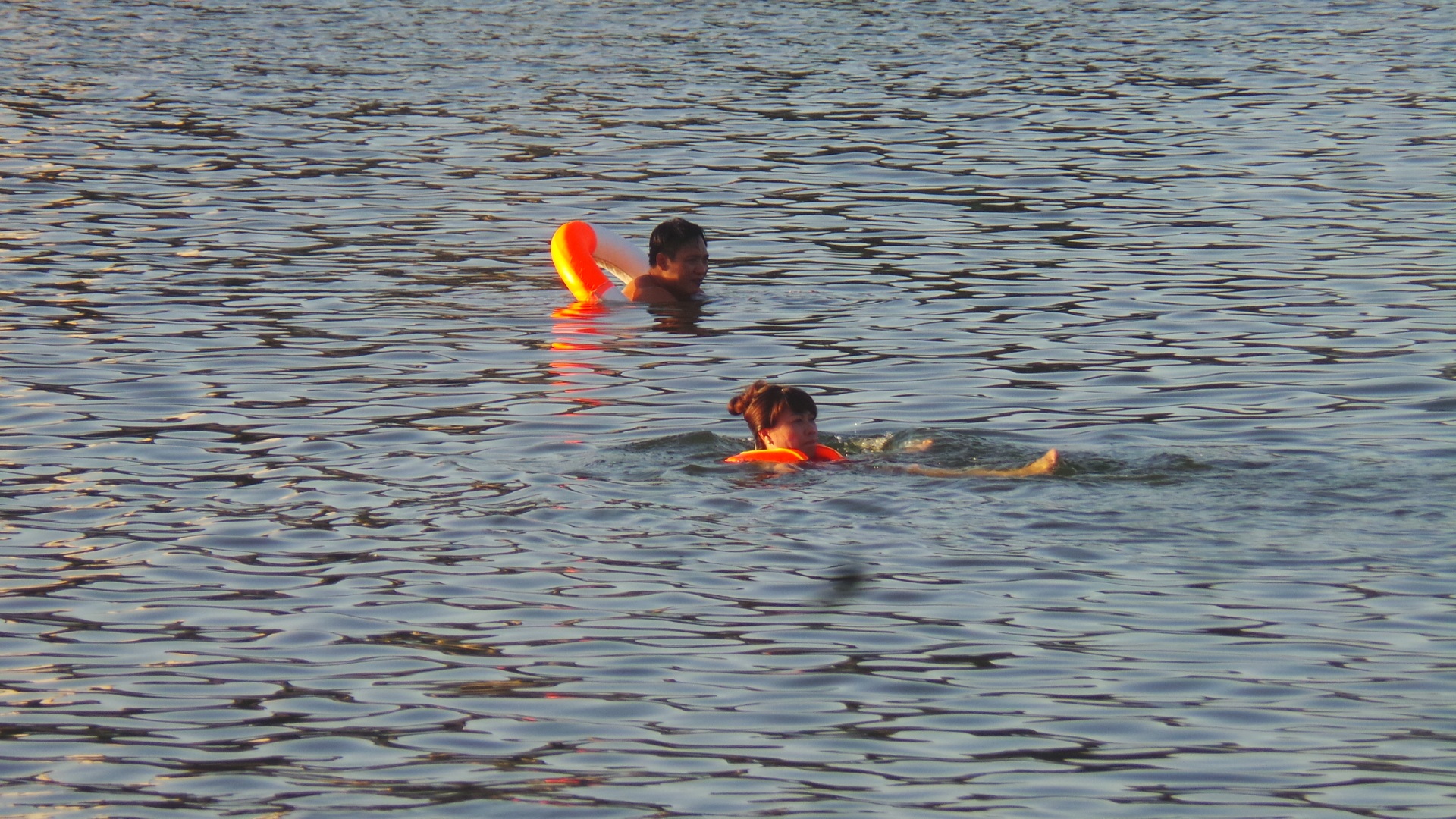 Hà Nội: Giỡn mặt với tử thần vì nắng nóng