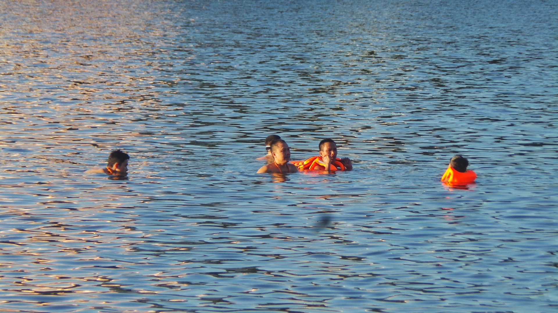 Hà Nội: Giỡn mặt với tử thần vì nắng nóng