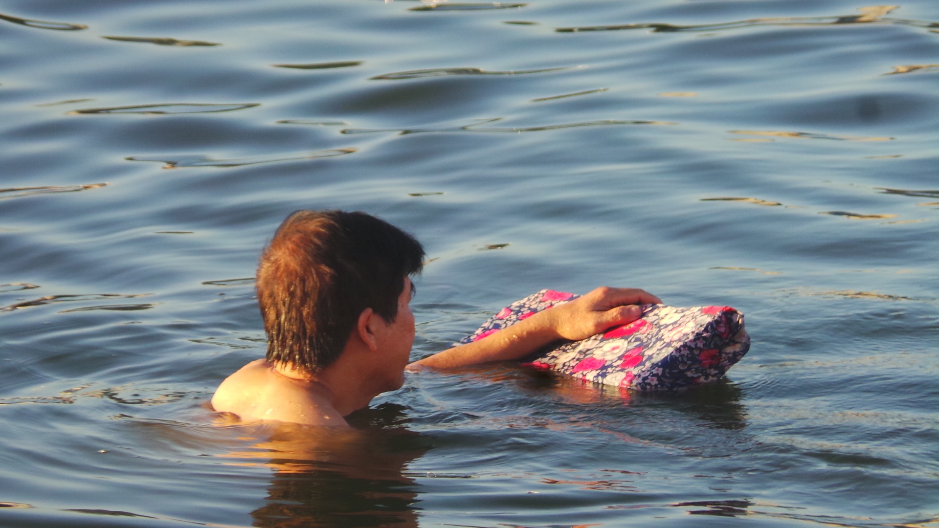 Có những người chỉ dùng một miếng xốp...