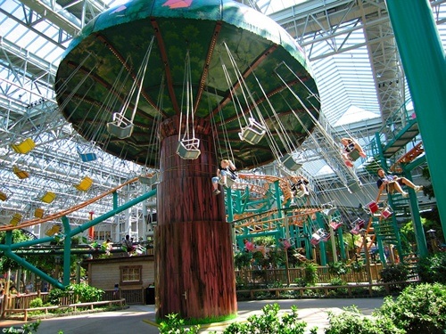 Công viên vui chơi giải trí trong nhà thuộc trung tâm mua sắm Mall of America.