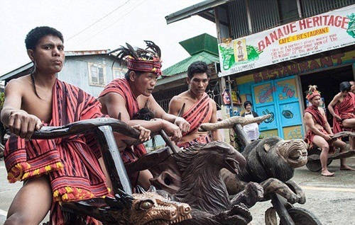 Cuộc đua xe gỗ độc đáo chỉ có ở Philippines - 3 Các xe đua được trạm trổ nhiều hình thù cầu kỳ