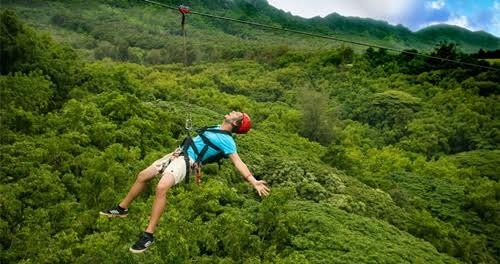 Những môn thể thao mạo hiểm đáng thử dịp hè - 5 Trải nghiệm chèo thuyền kayak ở Vịnh Hạ Long.