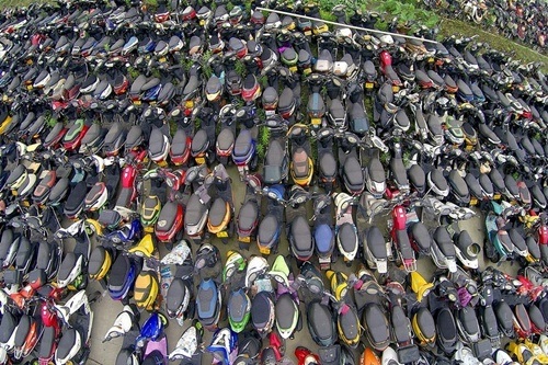 Hàng trăm ngàn xe máy trong một bãi phế liệu cũng thuộc Hàng Châu, Triết Giang.