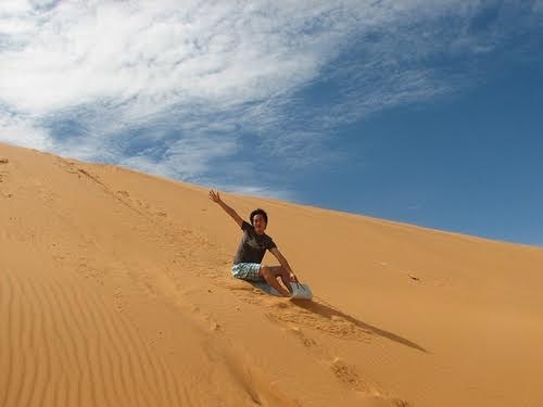 Những môn thể thao mạo hiểm đáng thử dịp hè - 6 Trải nghiệm chèo thuyền kayak ở Vịnh Hạ Long.