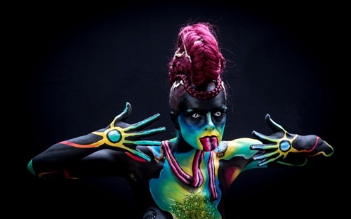 Bí ẩn cuốn hút với những bức họa trên cơ thể người - 10 Hoàng Hà