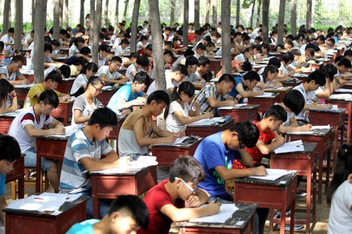 Trường học tổ chức thi cuối kỳ... trong rừng để tránh nóng - 2 Cách thi này cũng giảm thiểu các hành vi gian lận, tiêu cực trong thi cử.