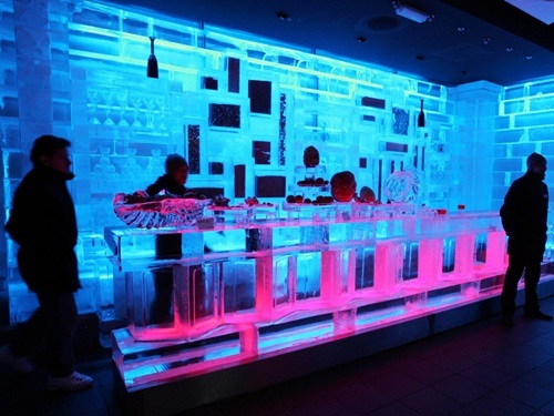 Tới quán cafe âm độ C giữa lòng sa mạc bỏng rẫy - 2 Nhiệt độ quán luôn giữ ở mức -6 độ C.