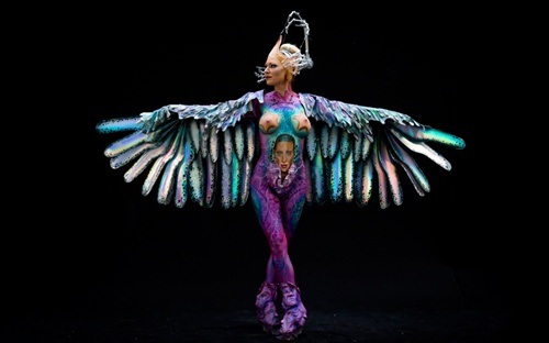 Bí ẩn cuốn hút với những bức họa trên cơ thể người - 6 Một người mẫu mang hơi thở của phim bom tấn Avatar.