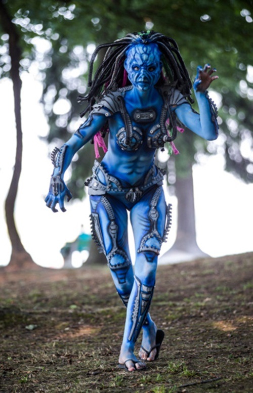 Bí ẩn cuốn hút với những bức họa trên cơ thể người - 7 Một người mẫu mang hơi thở của phim bom tấn Avatar.