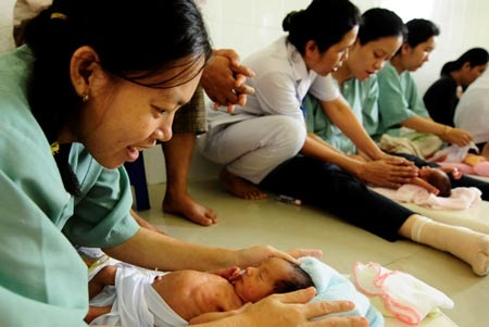 Tai biến sản khoa: Chưa có báo cáo kỷ luật - 1 Nhiều bệnh viện tuyến dưới không thể đỡ được các ca sinh non, bé nhẹ cân