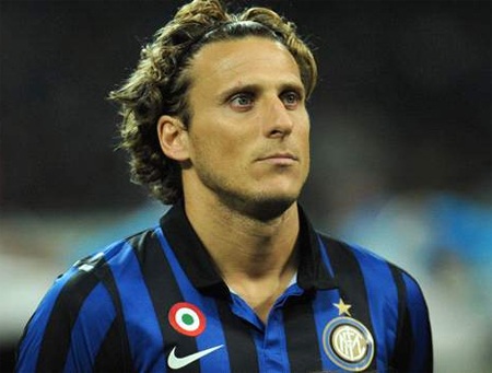 AC Milan tính “bòn rút” nhân sự của Inter - 1 Forlan có thể sẽ chuyển sang thi đấu cho Milan, nếu Inter không còn cần anh