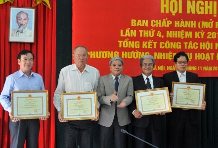 Trao bằng khen cho tập thể, cá nhân xuất sắc của Hội Nghề cá Việt Nam - 1 Trao bằng khen cho tập thể, cá nhân xuất sắc của Hội Nghề cá Việt Nam