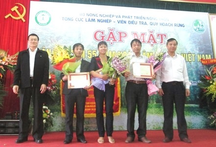Phát động cuộc thi ảnh "Rừng và con người" - 1 Trao giải Cuộc thi “Rừng là cuộc sống của tôi” (Ảnh: T. Nguyên)