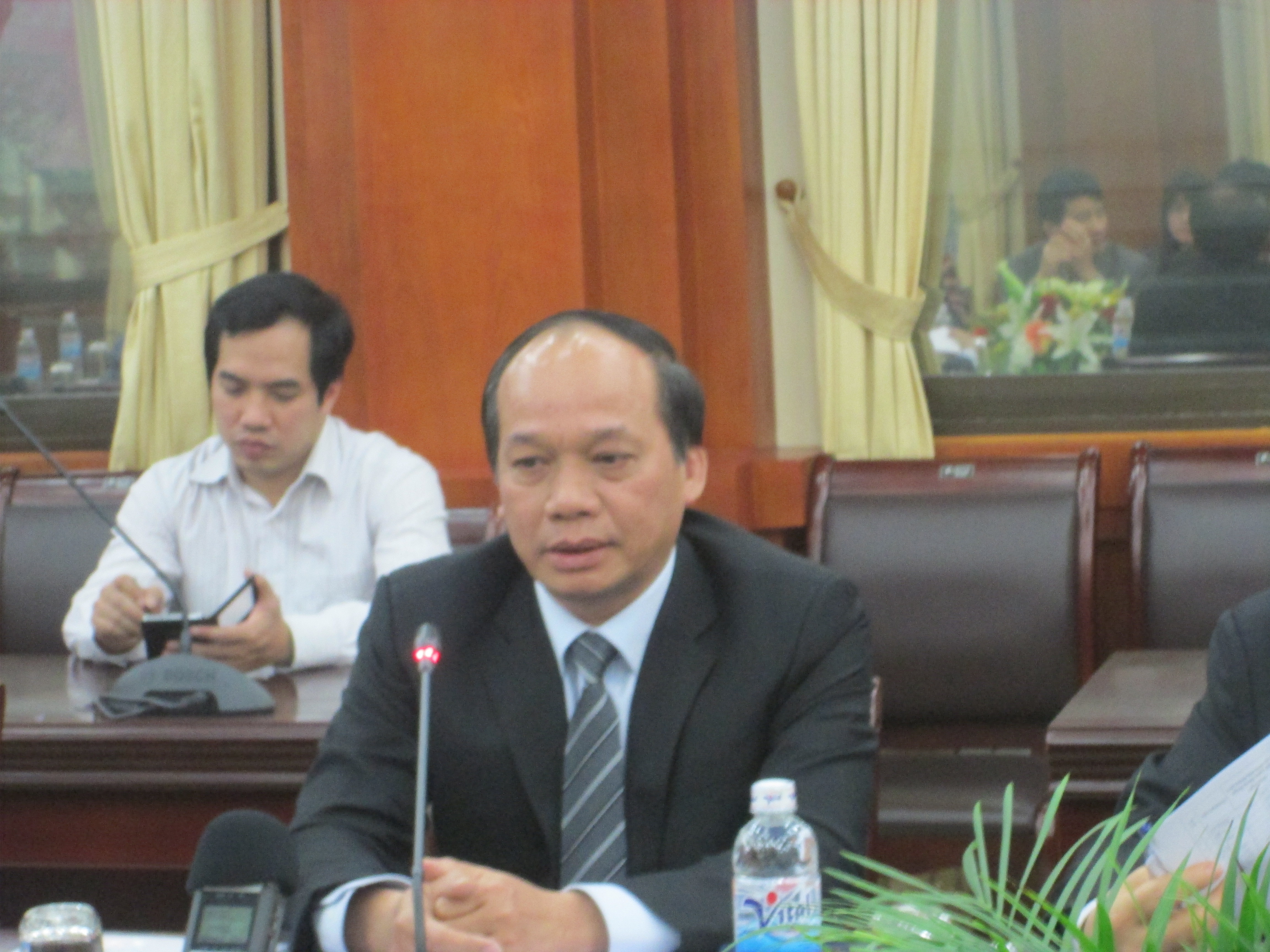 Thứ trưởng Bộ NN&PTNT Vũ Văn Tám chỉ đạo tại cuộc họp (Ảnh: N.A)